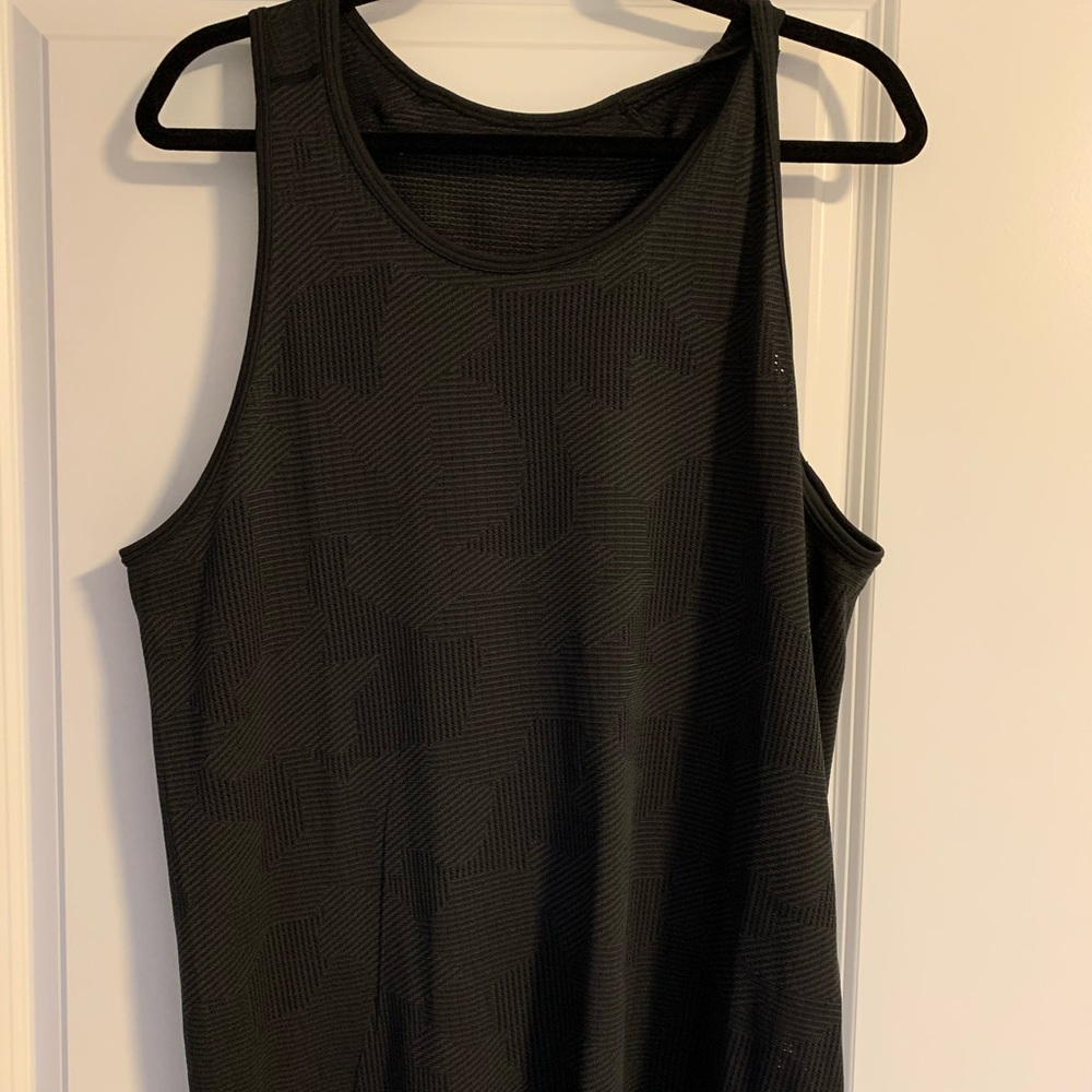 Lululemon metal vent tech breathe tank L
